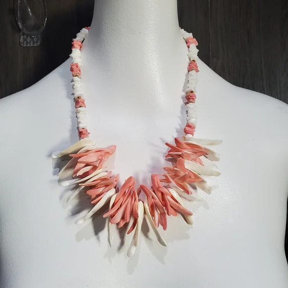 Vintage Beautiful Natural Shell Necklace Coral and White Colors